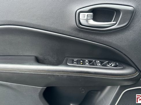 Used 2019 Jeep Compass Latitude image 11