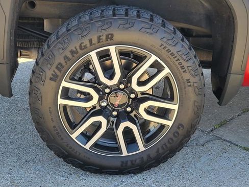 Used 2024 GMC Sierra 1500 AT4 w/ Technology Package image 29