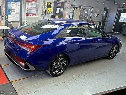 Used 2024 Hyundai Elantra Limited image 2