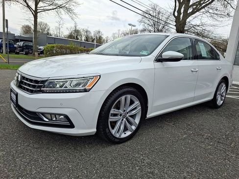 Used 2018 Volkswagen Passat 2.0T SE FWD image 3