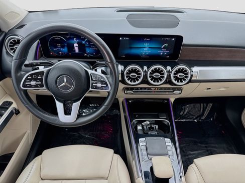 Used 2020 Mercedes-Benz GLB 250 4MATIC w/ Premium Package image 15