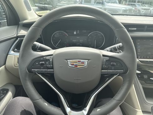 Used 2023 Cadillac XT6 Premium Luxury AWD/4WD image 16
