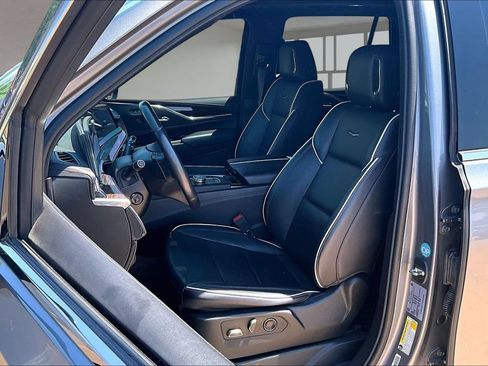 Used 2021 Cadillac Escalade Premium Luxury AWD/4WD image 25
