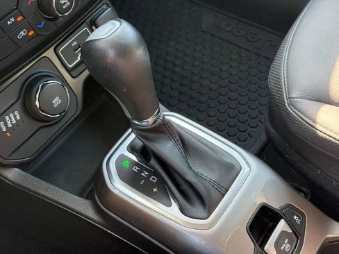 Used 2022 Jeep Renegade Limited image 20