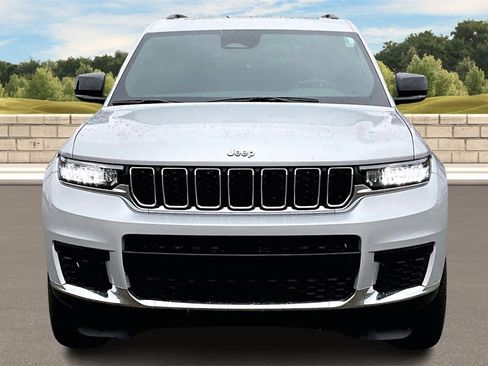 Used 2025 Jeep Grand Cherokee L Laredo w/ Luxury Tech Group I image 3