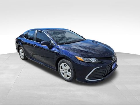 Used 2021 Toyota Camry LE FWD image 4