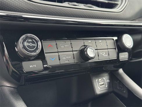 New 2026 Jeep Compass Latitude image 5