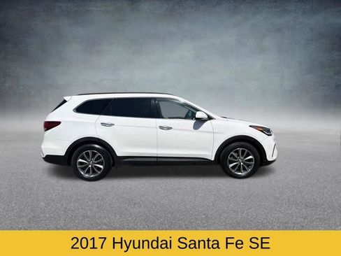 Used 2017 Hyundai Santa Fe SE AWD/4WD image 3
