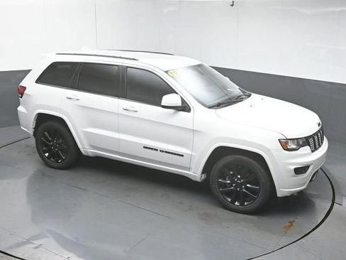 Used 2019 Jeep Grand Cherokee Altitude image 41
