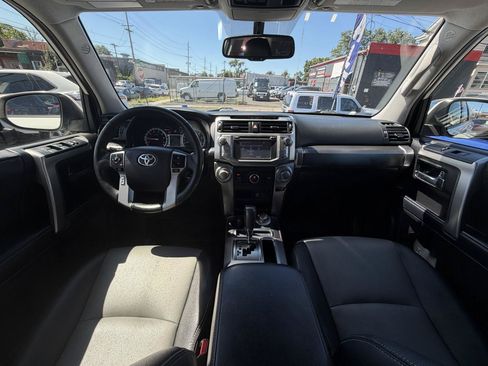 Used 2018 Toyota 4Runner SR5 Premium AWD/4WD image 30