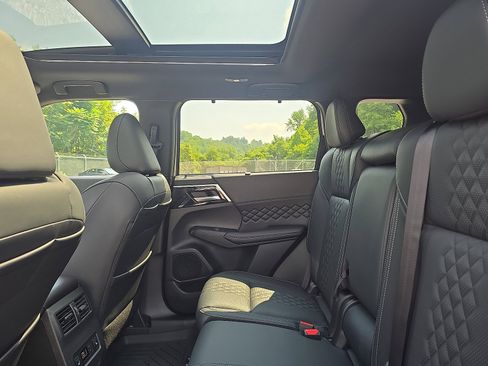 New 2025 Mitsubishi Outlander SEL image 25