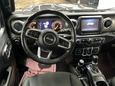 Used 2018 Jeep Wrangler Unlimited Sahara AWD/4WD image 3