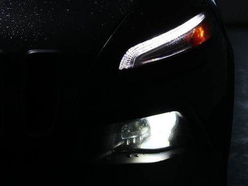 Used 2017 Jeep Cherokee Trailhawk w/ Comfort/Convenience Group image 54