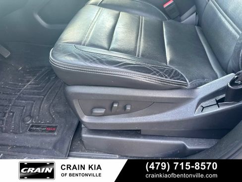 Used 2015 GMC Yukon Denali w/ Premium Package AWD/4WD image 15