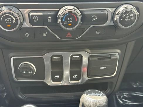 Used 2019 Jeep Wrangler Sport AWD/4WD image 20