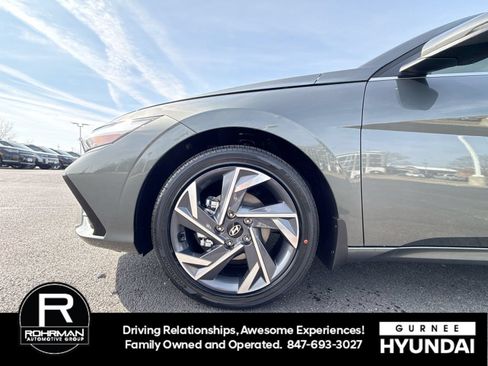 Used 2026 Hyundai Elantra Limited FWD image 12