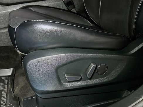 Used 2020 Ford Edge Titanium w/ Equipment Group 301A AWD/4WD image 18