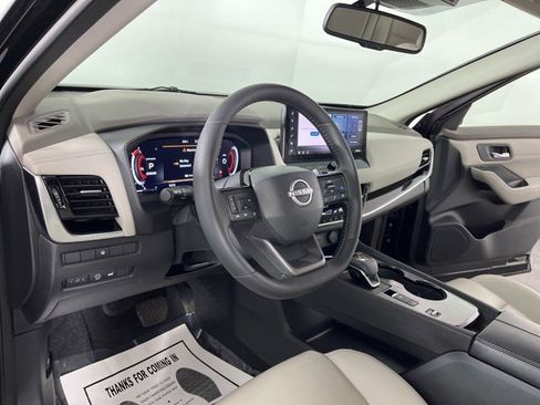 Used 2025 Nissan Rogue SL image 15