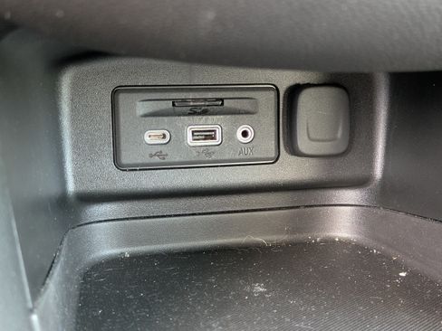 Certified 2022 Chevrolet Equinox RS w/ RS Leather Package FWD image 29
