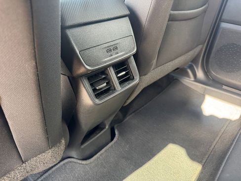 Used 2025 Chevrolet Equinox LT image 23