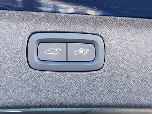 Used 2025 Volvo XC90 B5 Plus w/ Protection Package Premier image 14