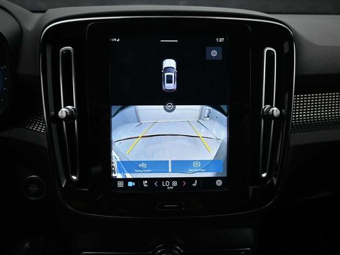 Used 2023 Volvo XC40 B5 Plus w/ Driver Assist Package AWD/4WD image 29
