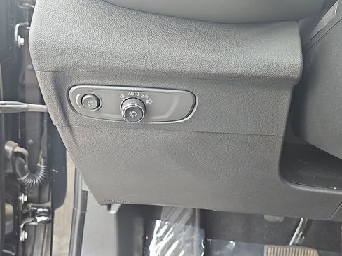 Used 2023 Buick Envision Essence AWD/4WD image 32