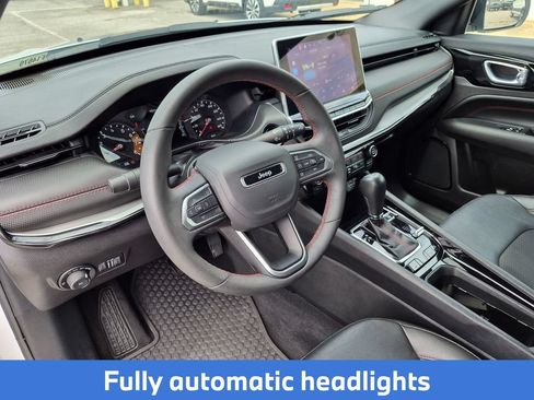 Used 2025 Jeep Compass Trailhawk AWD/4WD image 31