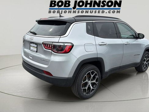Used 2024 Jeep Compass Limited image 3