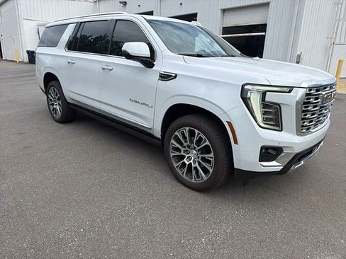 Used 2026 GMC Yukon XL Denali w/ Sun & Power Step Package AWD/4WD image 2