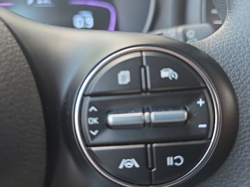 Certified 2025 Kia Soul LX w/ LX Technology Package FWD image 23