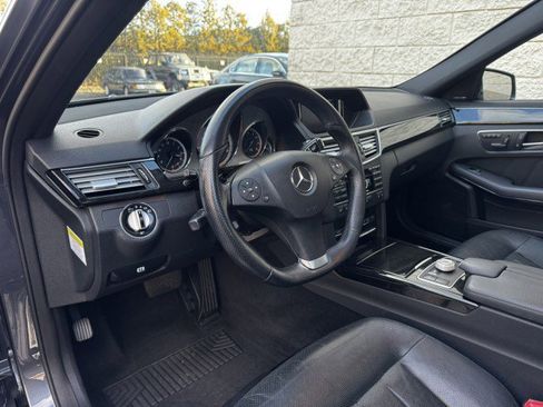 Used 2010 Mercedes-Benz E 550 Sport image 6