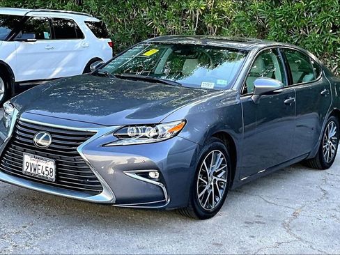 Used 2018 Lexus ES 350 w/ Luxury Package w/Wood Trim FWD image 3