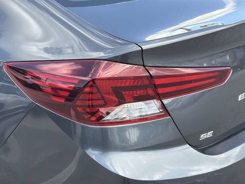 Used 2020 Hyundai Elantra SE FWD image 38