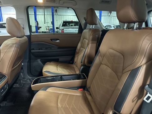 Used 2022 Nissan Pathfinder Platinum w/ Cargo Package AWD/4WD image 30