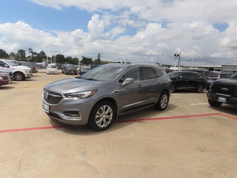 Used 2021 Buick Enclave Avenir w/ Avenir Technology Package FWD image 2