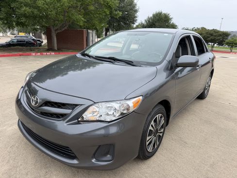 Used 2012 Toyota Corolla L FWD image 3