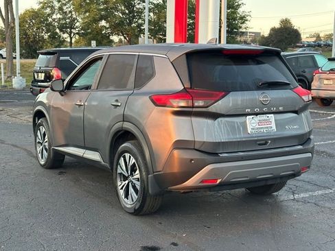Used 2023 Nissan Rogue SV image 6