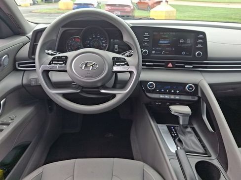 Used 2023 Hyundai Elantra SEL FWD image 11