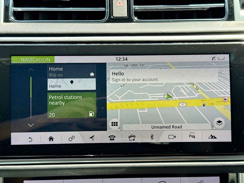 Used 2020 Land Rover Range Rover HSE image 14