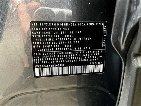Used 2024 Volkswagen Tiguan SE image 33