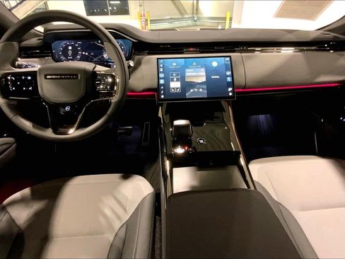 Used 2025 Land Rover Range Rover Sport SV Edition Two image 15