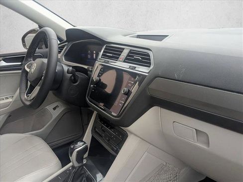Used 2022 Volkswagen Tiguan SE image 21