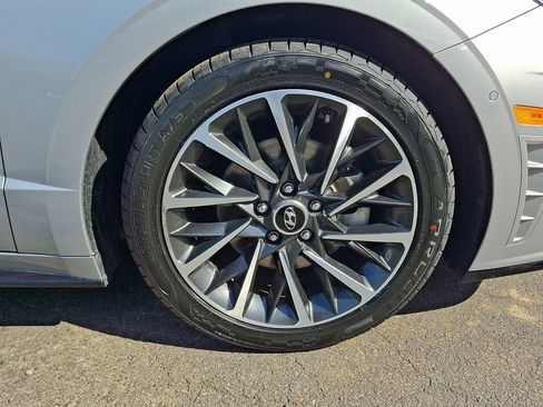 Used 2023 Hyundai Sonata Limited w/ Preferred Accessory Package FWD image 8