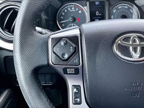Used 2021 Toyota Tacoma SR5 AWD/4WD image 12
