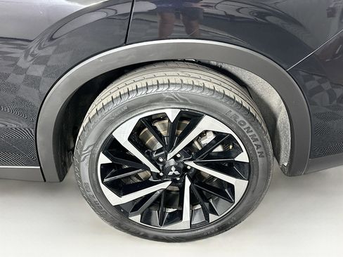 Used 2024 Mitsubishi Outlander SE image 11