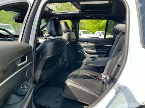 Certified 2026 Jeep Grand Cherokee Limited w/ Limited Altitude Package AWD/4WD image 18