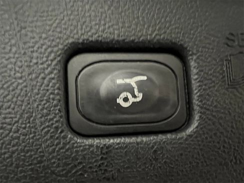 Used 2022 Ford Edge Titanium image 16