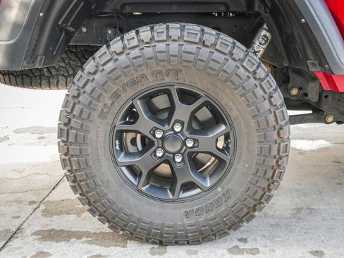 Used 2021 Jeep Gladiator Rubicon w/ LED Lighting Group AWD/4WD image 13