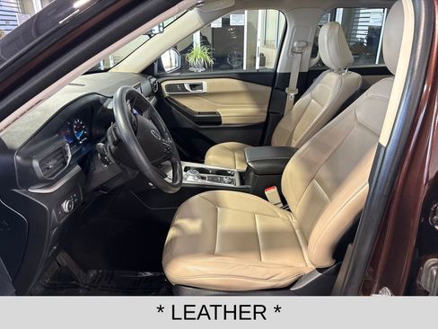 Used 2020 Ford Explorer XLT w/ Equipment Group 202A image 9